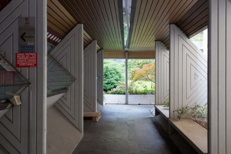 VR - a building with a wood floor and a wood roof